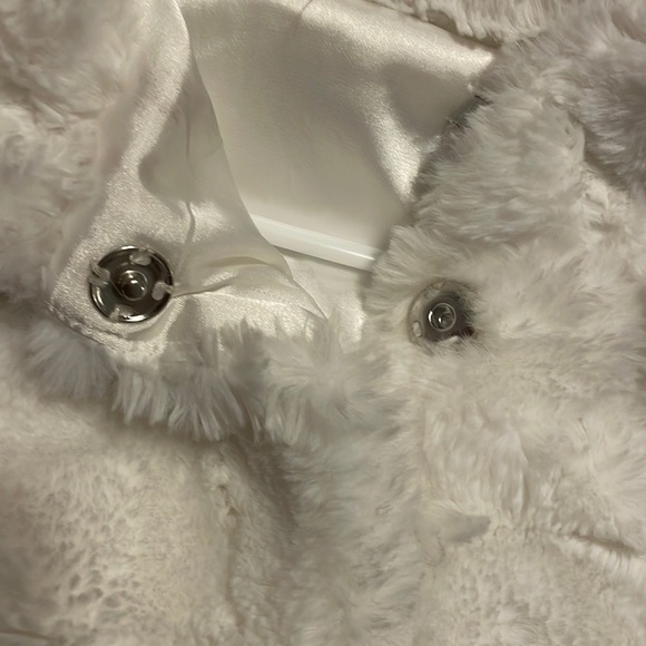 Nina Leonard Faux Fur White Caplet - Picture 3 of 6